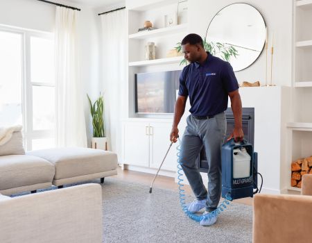 Zerorez Employee cleaning a rug with zrwater.